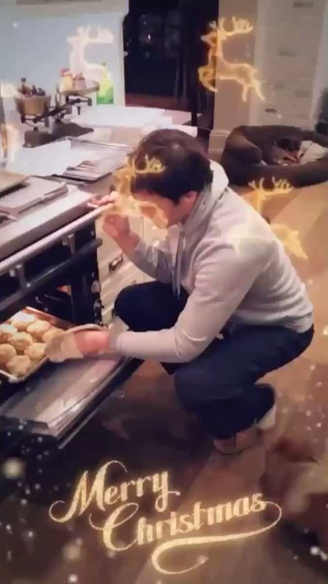 “Tom Brady broke his diet on Christmas with some buttery biscuits” links