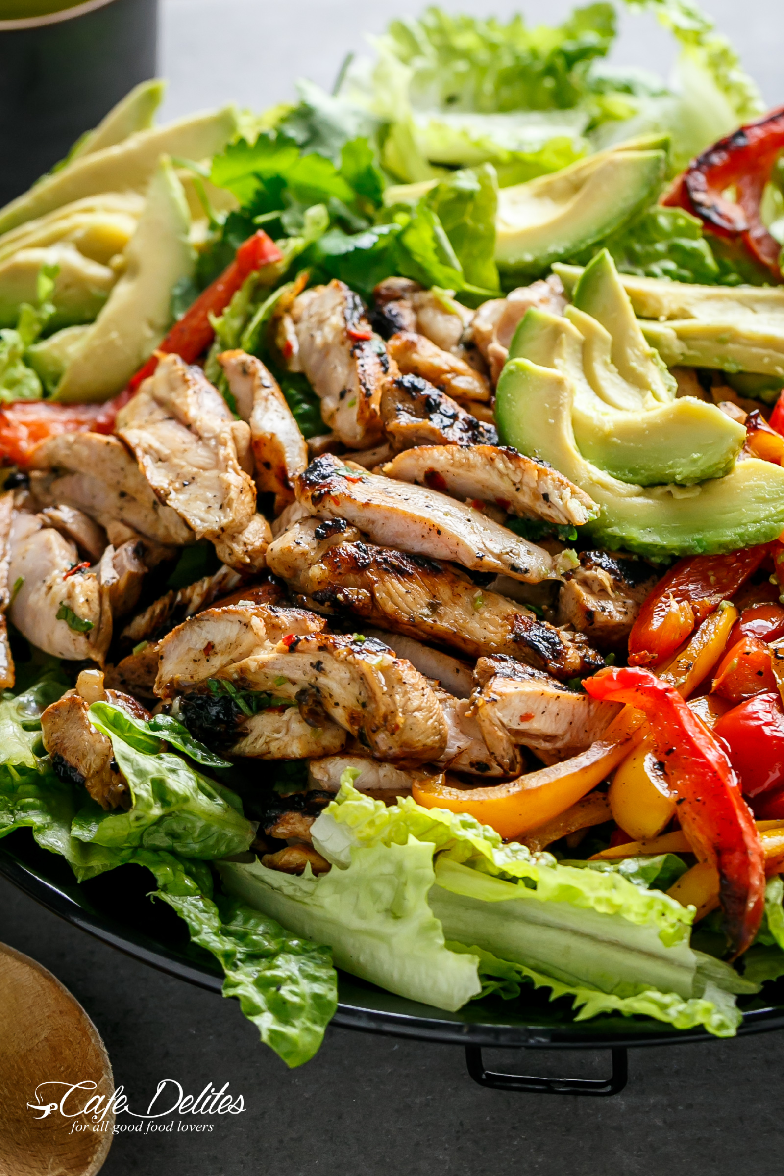 Grilled Chili Lime Chicken Fajita Salad (+ VIDEO) - Furilia Entertainment